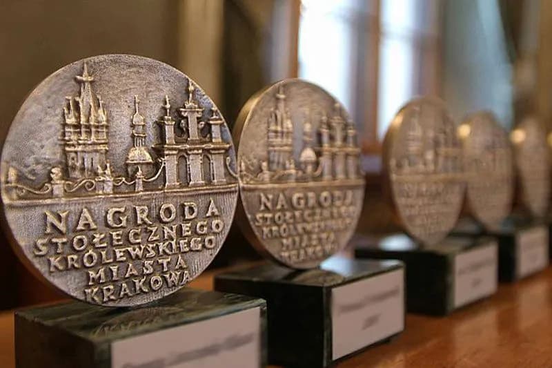 Ile wynosi nagroda prezydenta Krakowa dla nauczyciela i jak ją zdobyć?