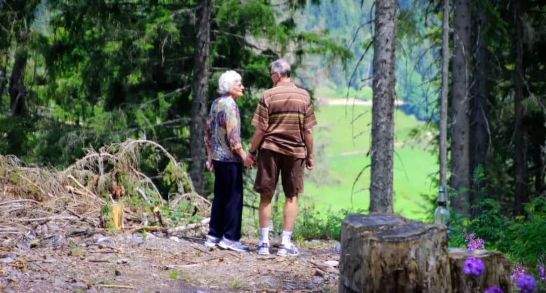 Czy Sejm zatwierdził bon turystyczny dla emerytów? Oto prawda